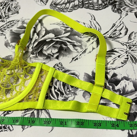 Agent Provocateur Lime Yellow Lace Underwire Axis Bra, 34D, New with tags! - Picture 10 of 11